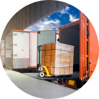 Verladearbeiten für Container und Bahn