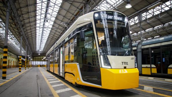 Schwergut auf Bahnwaggon