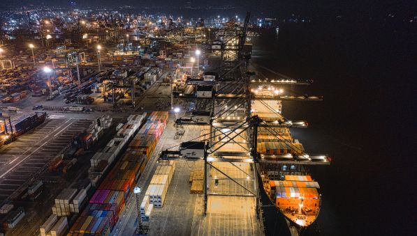 Waggonverladung am Gleis